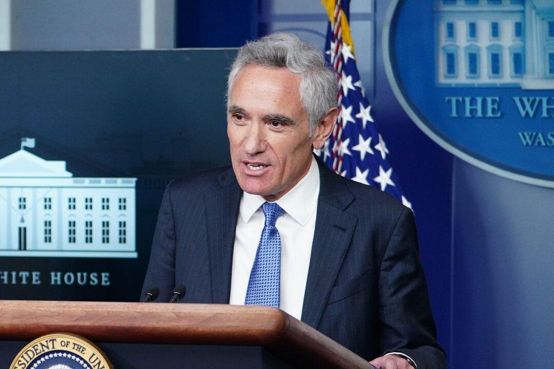 Twitter Removes Post by White House COVID Adviser Regarding Masks