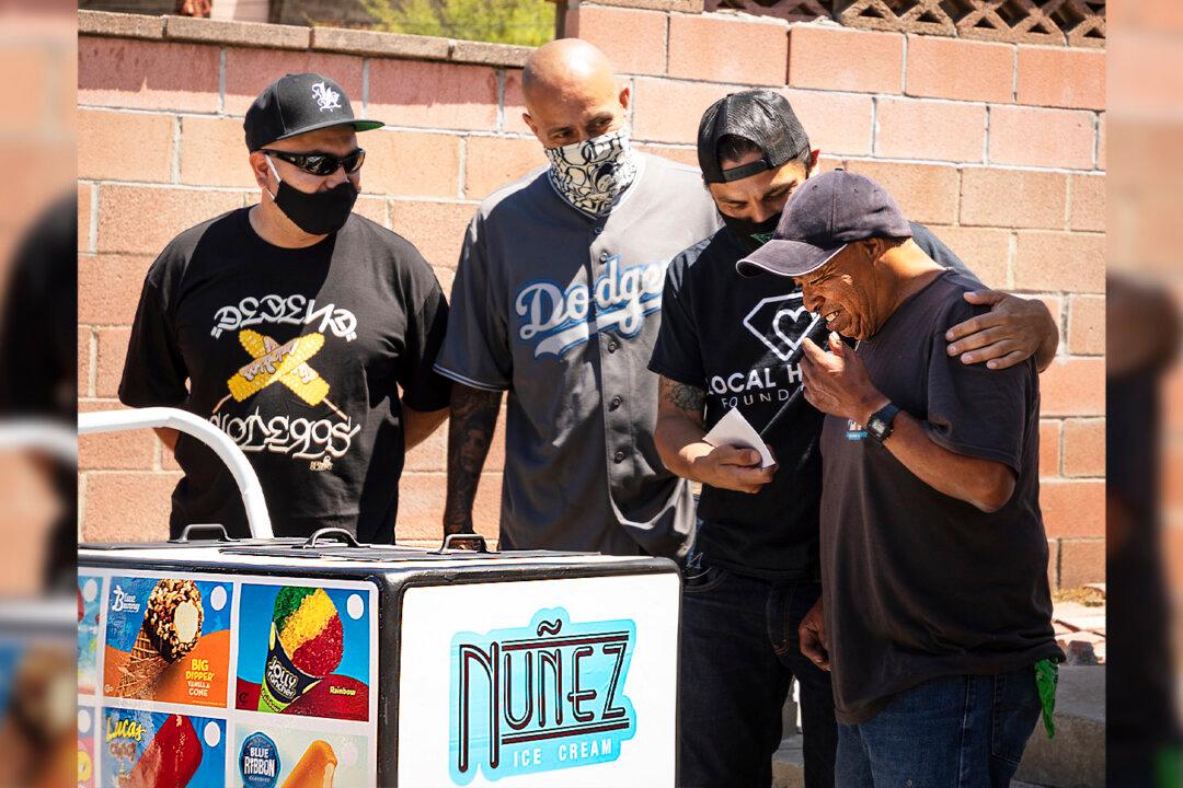 Long Beach Ice Cream Street Vendor’s Cart Was Stolen–Then Locals Raise $11K to Replace It