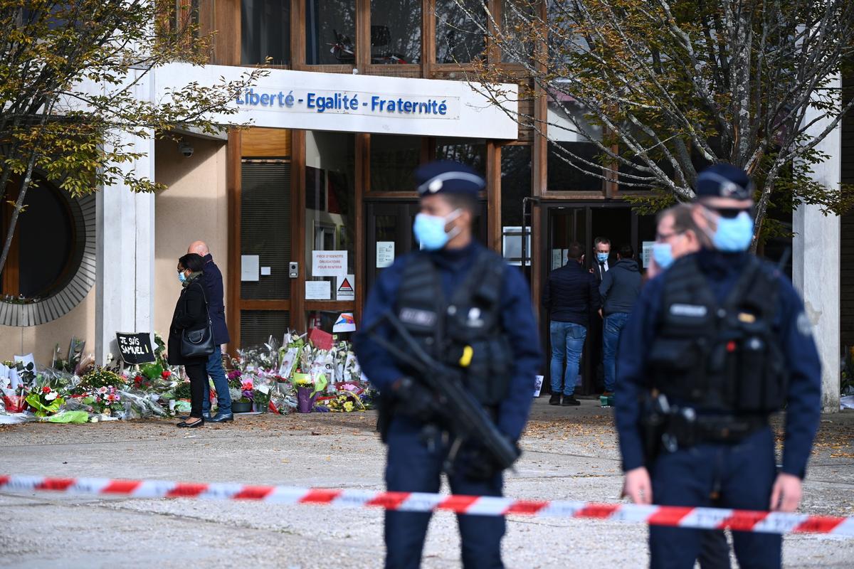 French Police Crack Down on Islamists After Teacher Beheading