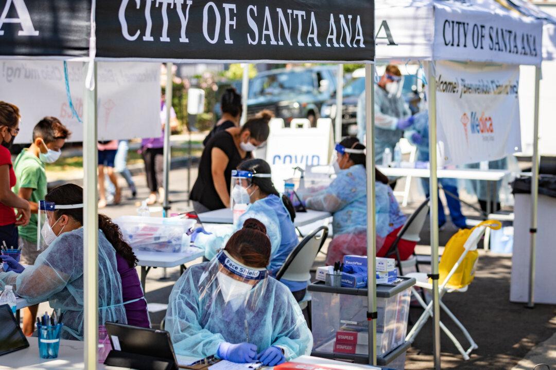 Community Meeting in Santa Ana Held to Curb Virus Spread