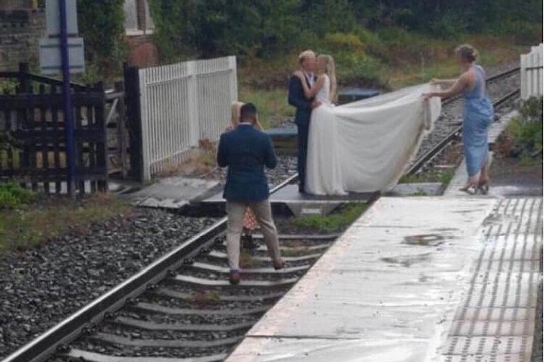 Photo-Seekers Warned to Get off the Train Tracks
