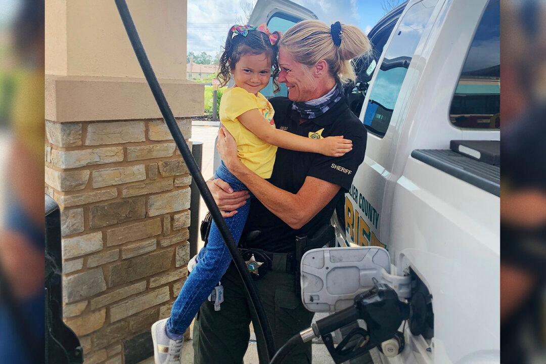 Sheriff’s Deputy Reunites With Little Girl She Saved With CPR 3 Years Ago: ‘Why I Do the Job I Do’