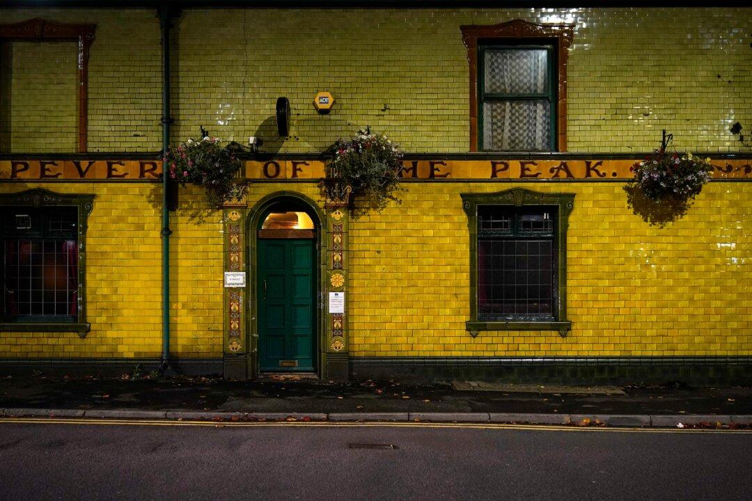 Pubs Close in Greater Manchester as Tier 3 Lockdown Measures Kick In