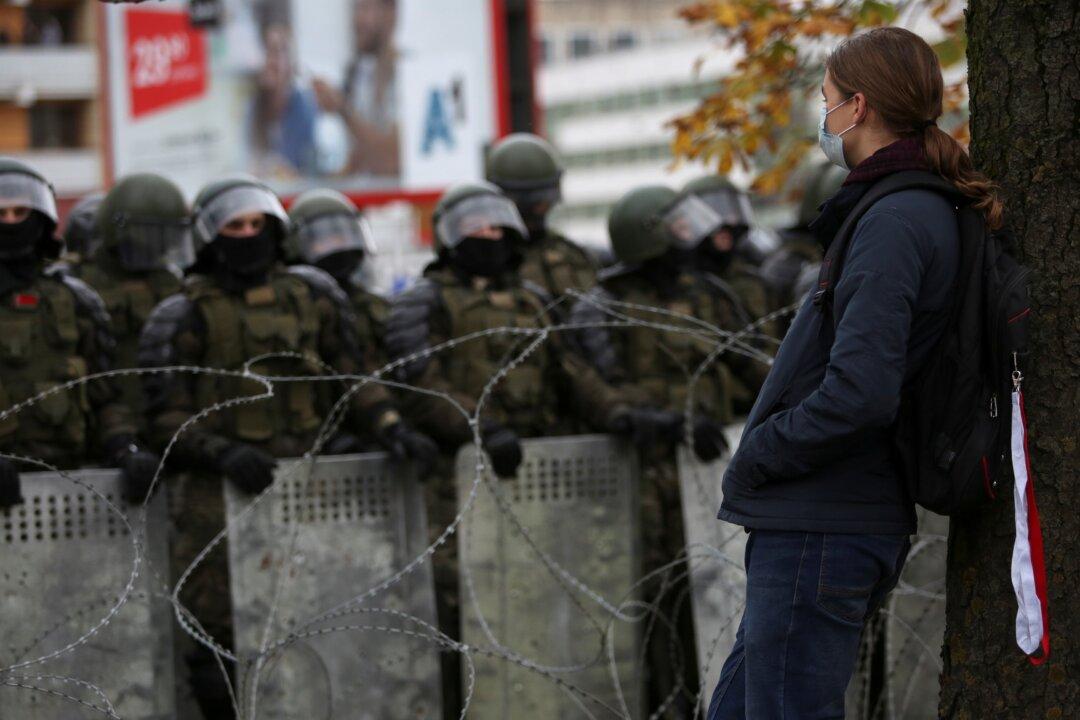 Belarus Police Fire Stun Grenades at Protesters as Opposition Threatens National Strike