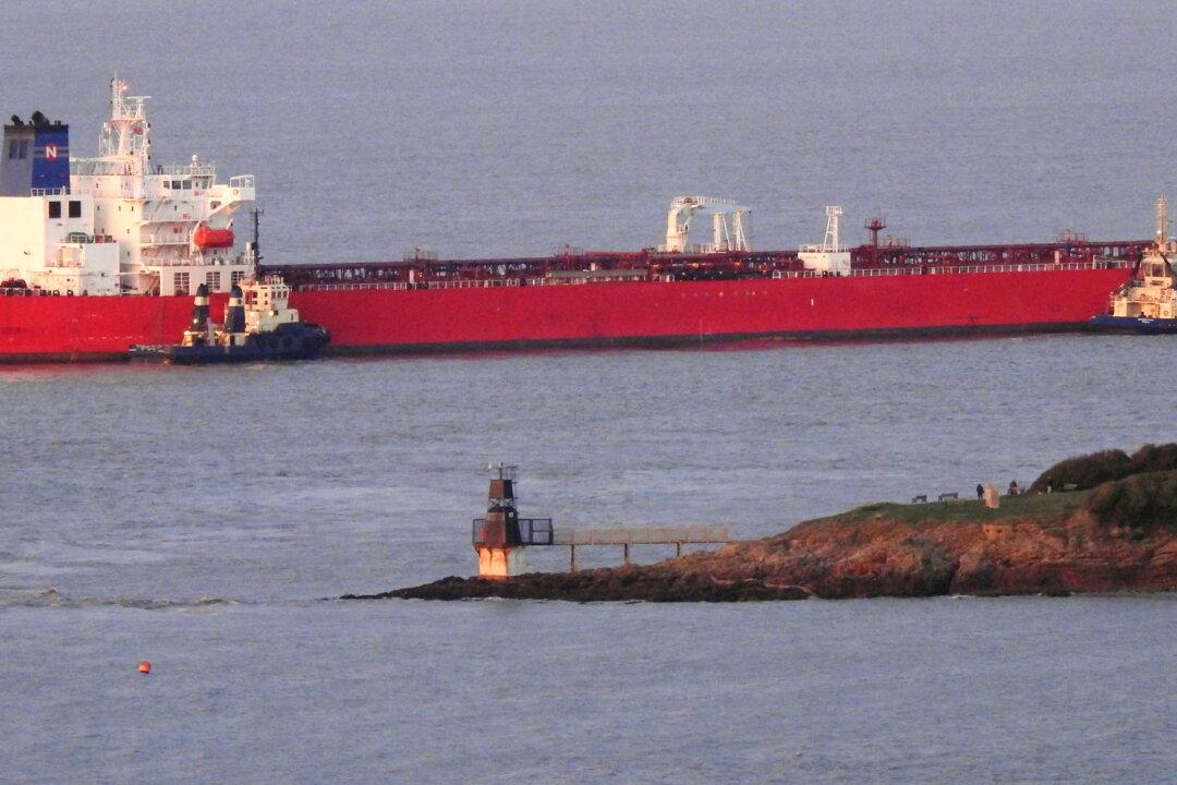 UK Seizes Oil Tanker Off Isle of Wight, Detains 7 Stowaways