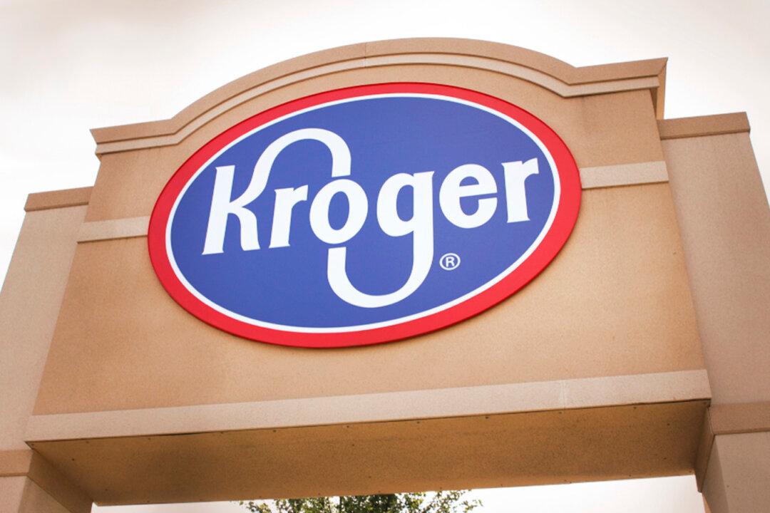 Woman Who Slept in Kroger’s Parking Lot Before Being Hired Furnishes Her First Home