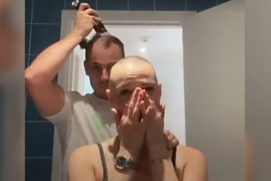 Moving Clip Shows Boyfriend Going Bald After Shaving Girlfriend’s Head Due to Alopecia
