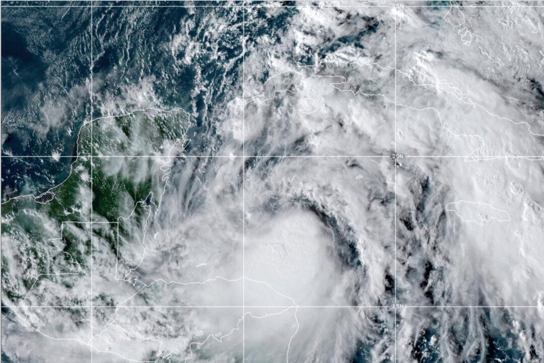Zeta Likely Hurricane Before Hitting Yucatan, Heading for US