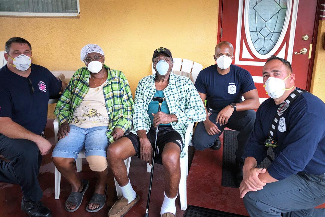 Florida Fire Crew Mow Lawn for Vietnam Vet Suffering Heat Exhaustion to Thank Him