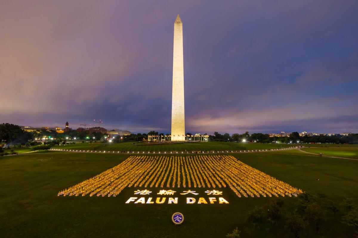 Falun Gong practitioners take part in a candlelight vigil to commemorate the practitioners killed in China for their belief, in Washington on June 22, 2018. (Mark Zou/The Epoch Times)