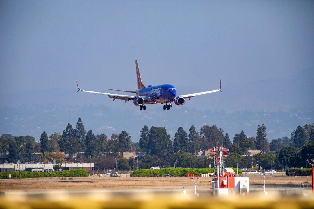 OC Officials Back Federal Bill to Reduce Aircraft Noise at John Wayne Airport