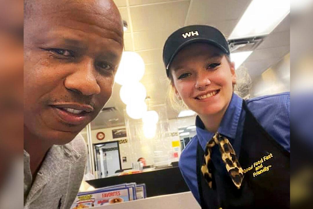 Pastor Raises $12,000 for a Broke 7-Month-Pregnant Mom After Learning Baby’s Name