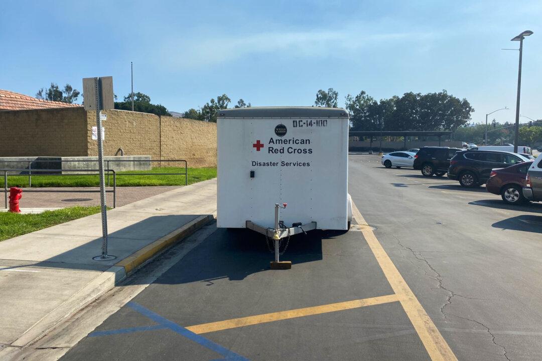 Irvine Residents Find Refuge in Evacuation Centers During Silverado Fire