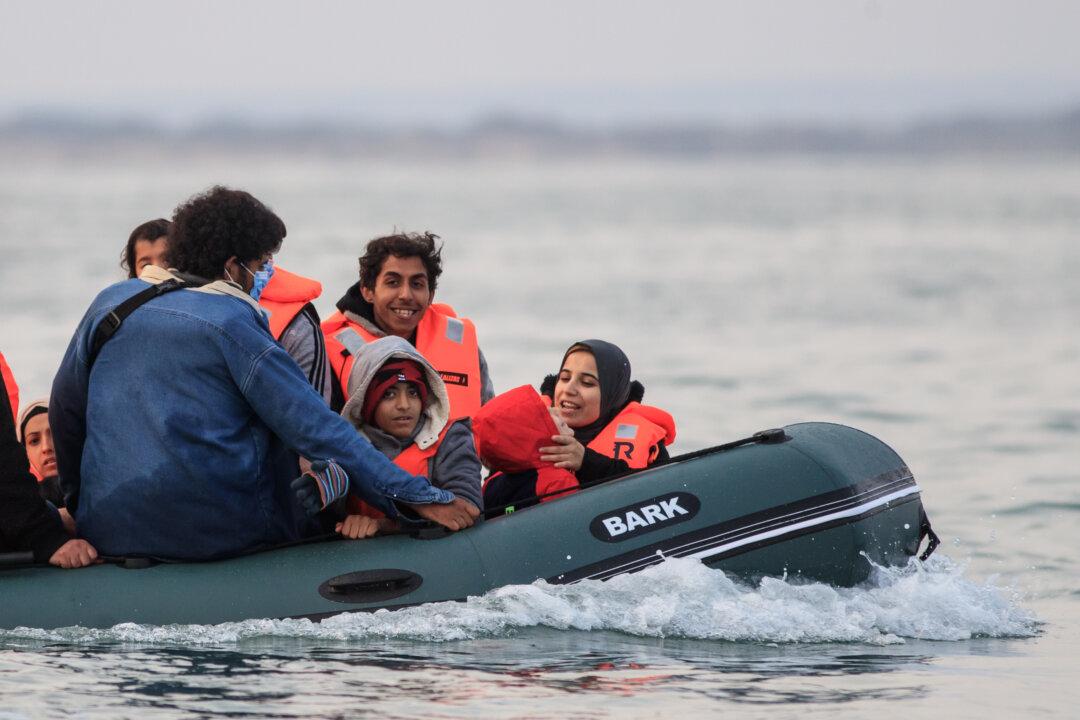 Record 828 Illegally Cross English Channel in Single Day