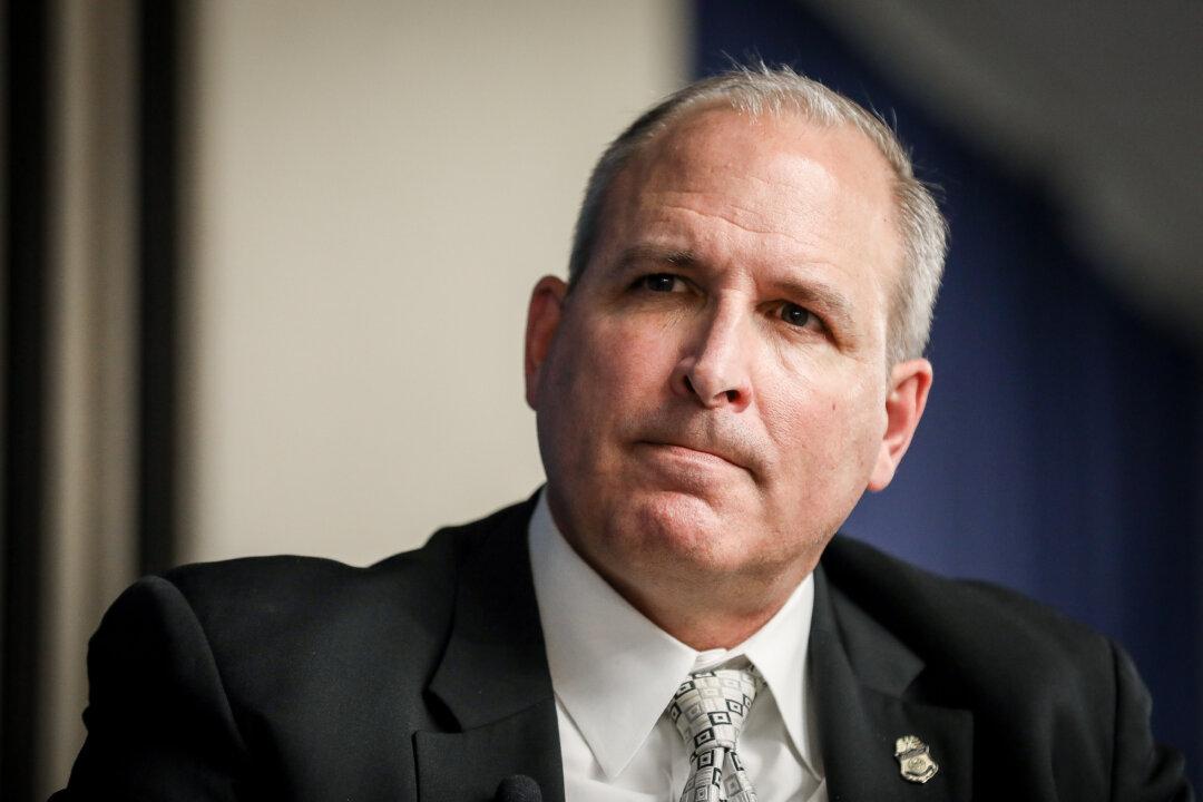 Unprecedented Numbers of Chinese, Russian Illegal Immigrants Are Crossing Border, Posing Security Risks: Immigration Experts