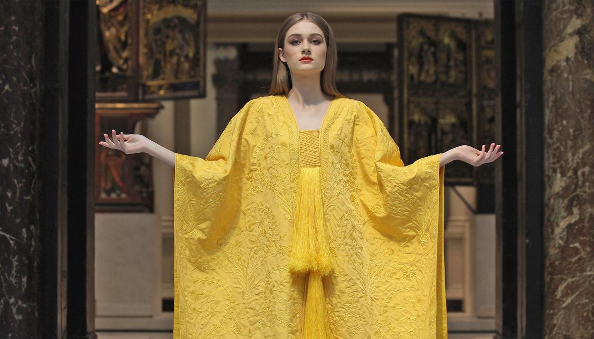 Golden Orb Spider’s Silk Is So Elegant That Designers Made a Cape Out of It