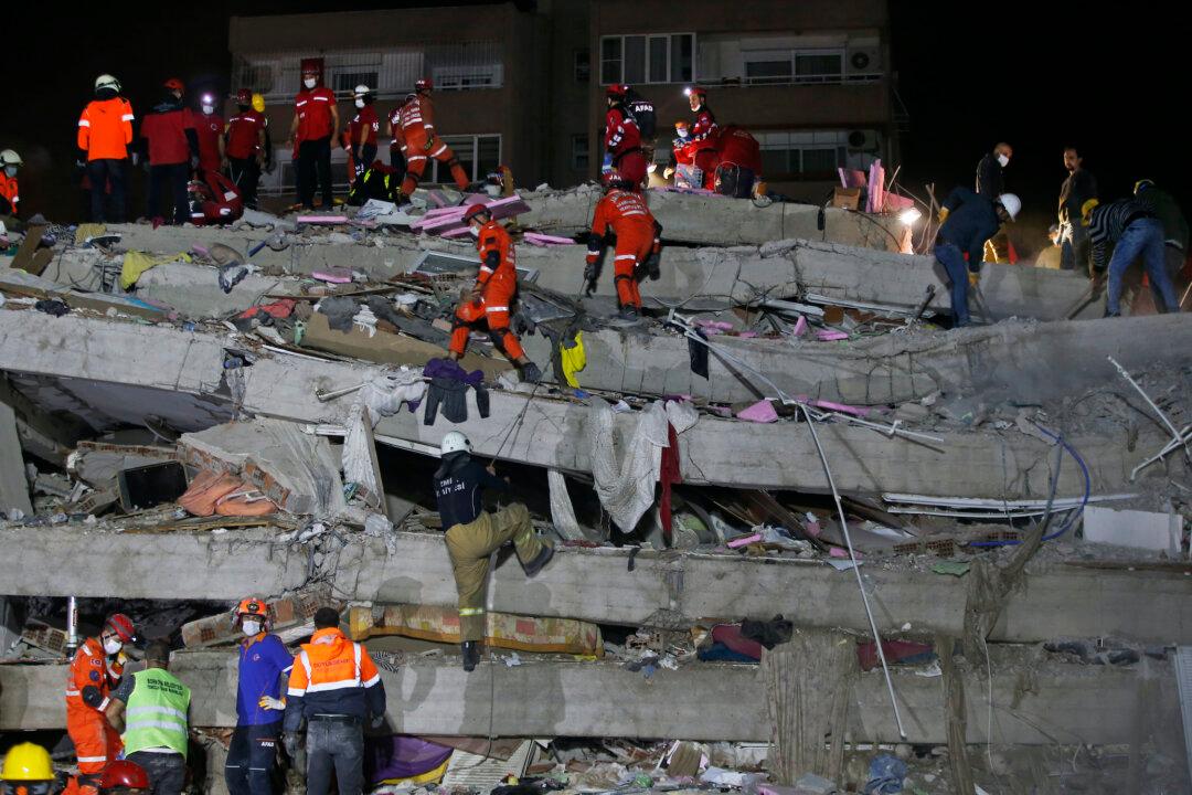 Death Toll Reaches 30 in Quake That Hit Turkey, Greek Island