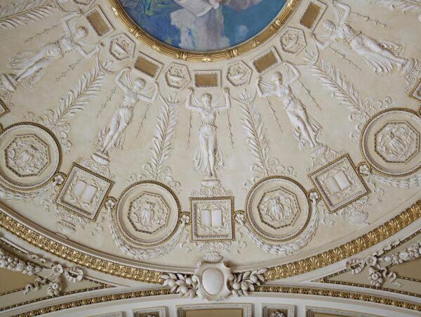 A ring of Grecian girls decorates a dome in the Librarian’s Room. (Public Domain)