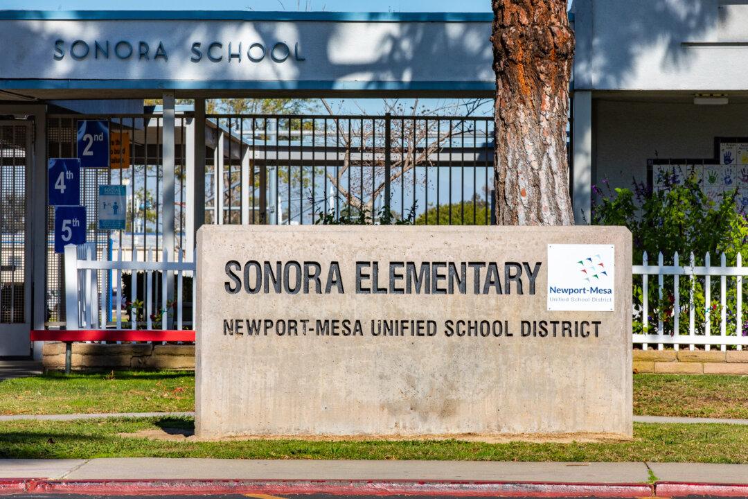 Newport-Mesa Teachers Call Hybrid Education an ‘Utter Failure’