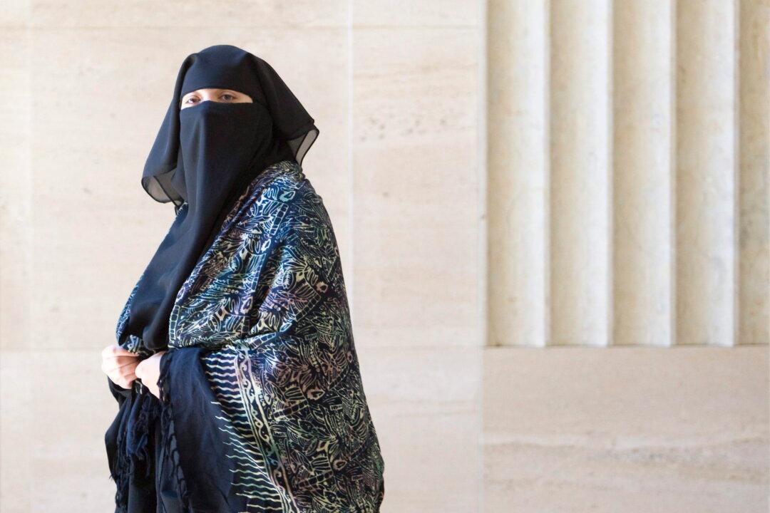 Omar Khadr’s Sister Wants Ottawa to Remove Her Name From Threat List and Allow Her Return to Canada