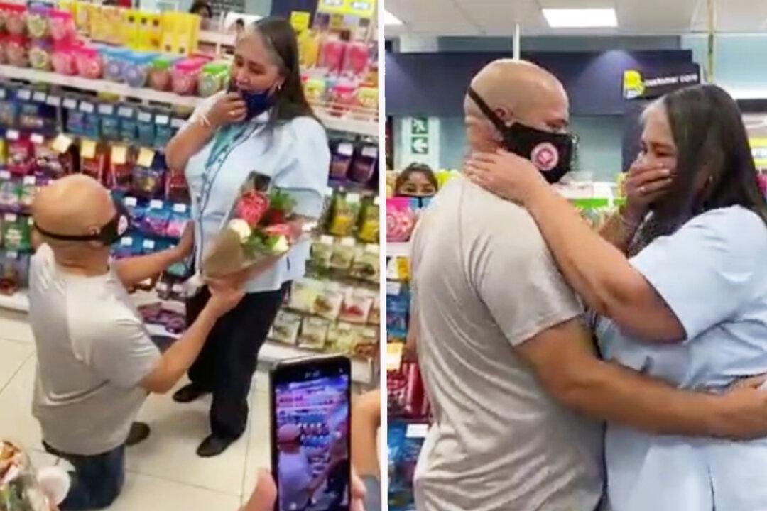 Man Proposes to High School Sweetheart at a Busy Store After 35 Years: Video