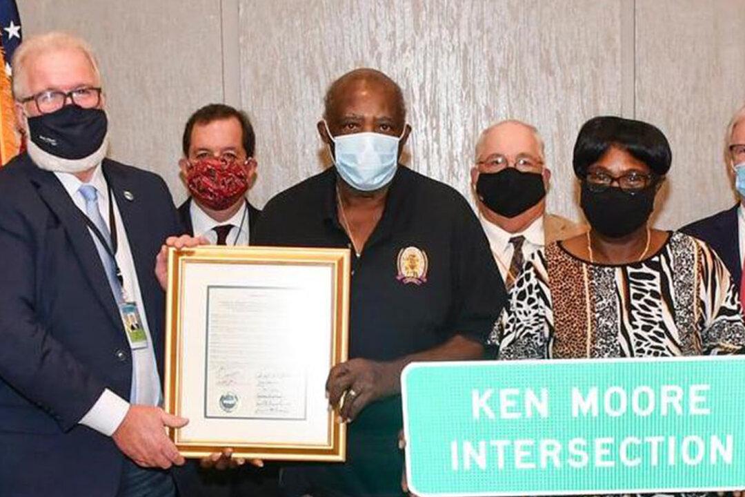 Man Who Saved Five Teens in 1977 Has Road Named After Him, Says Helping Is ‘In My DNA’