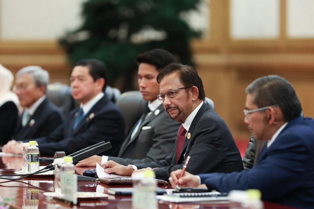 Brunei Straddles Geopolitical Tightrope Between Beijing and Democratic Allies