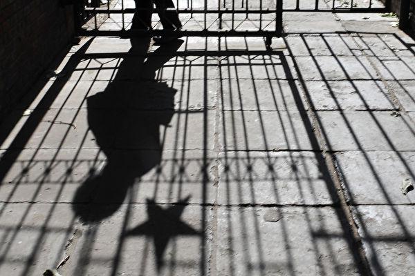 Worried Students Are Not Adhering to CCP Ideology, Chinese Colleges Monitor Their Activities