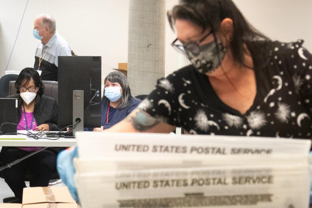 Trump Campaign Says Fox News Decision Desk Boss Has ‘Prematurely’ Called Arizona for Biden