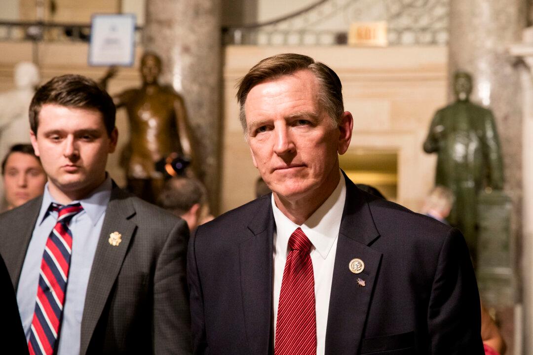 Rep. Paul Gosar Sponsors Bill to Ban All Immigration Into US for 10 Years