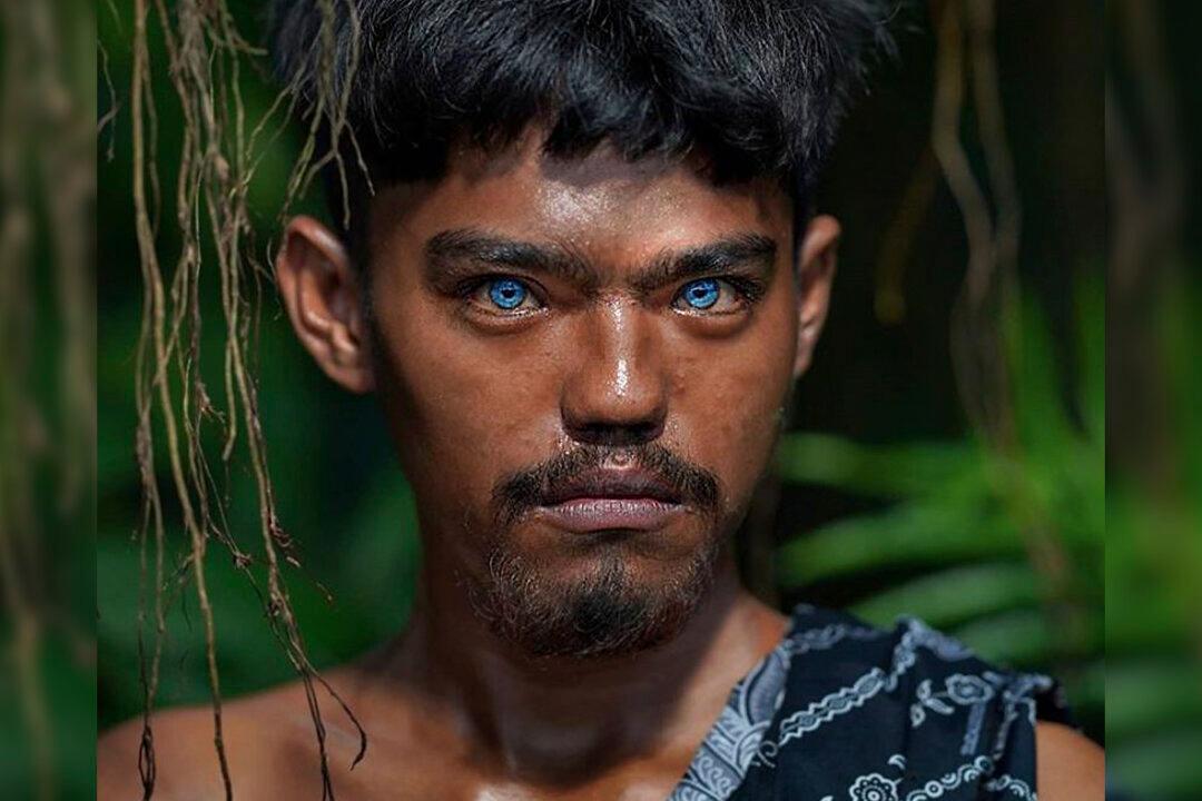 Indonesian Tribe Full of People With Startling Blue Eyes Will Take Your Breath Away