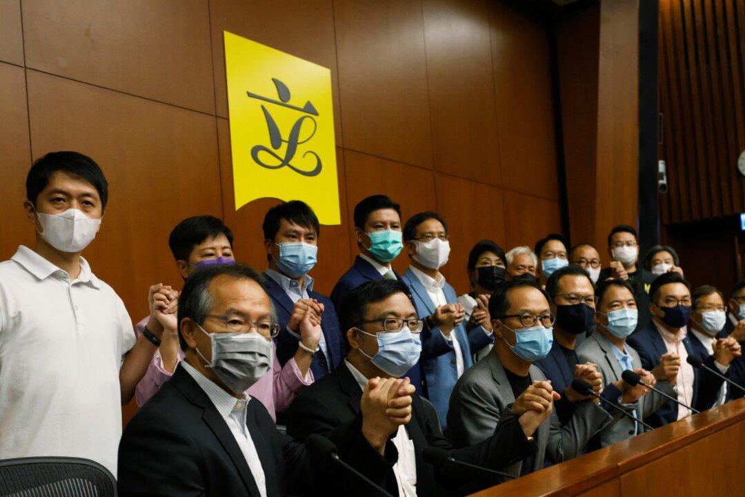 Hong Kong Pro-Democracy Legislators Threaten Mass Resignations