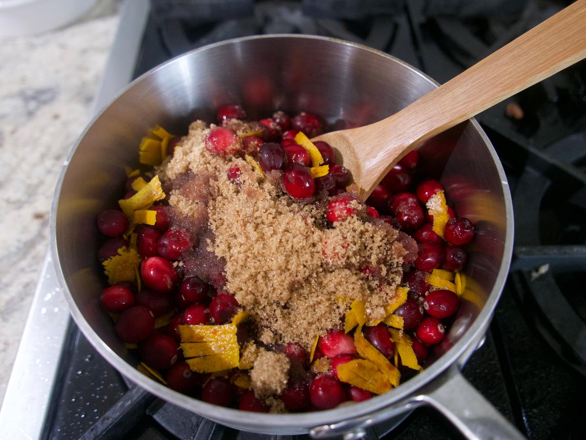 Combine all ingredients in a saucepan. (Victoria de la Maza)