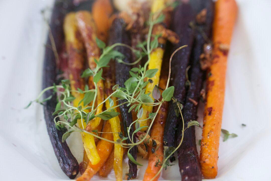 Roasted Carrots With Red Wine and Thyme Sauce