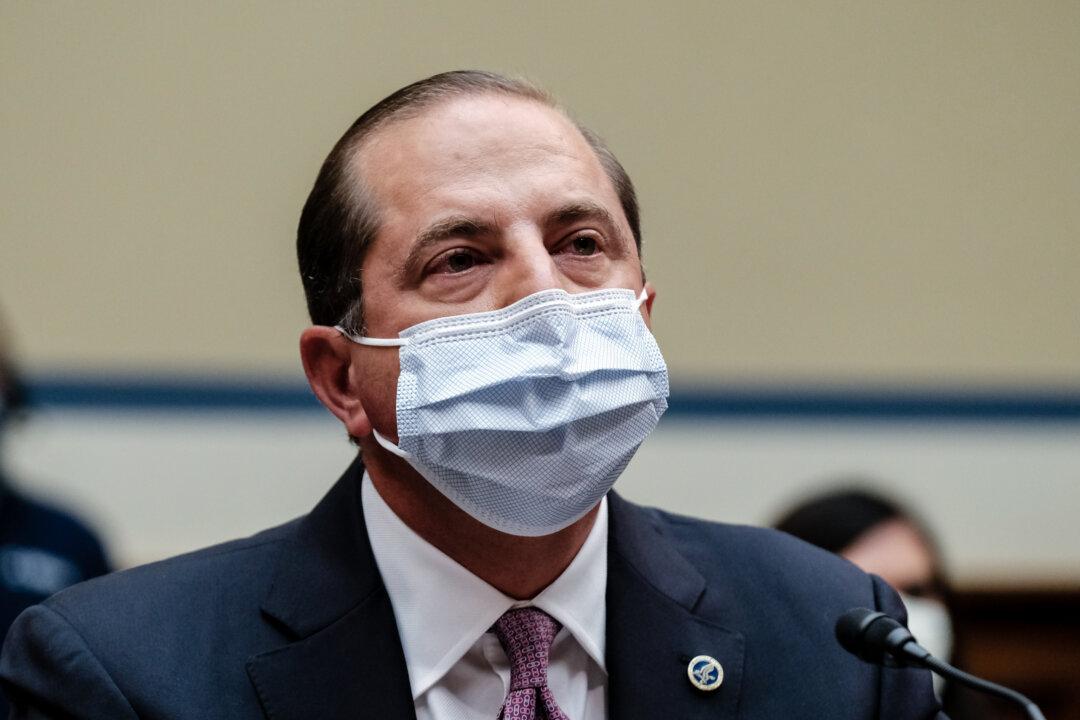 HHS Secretary Says CCP Virus Vaccines Could Be Available by End of Year