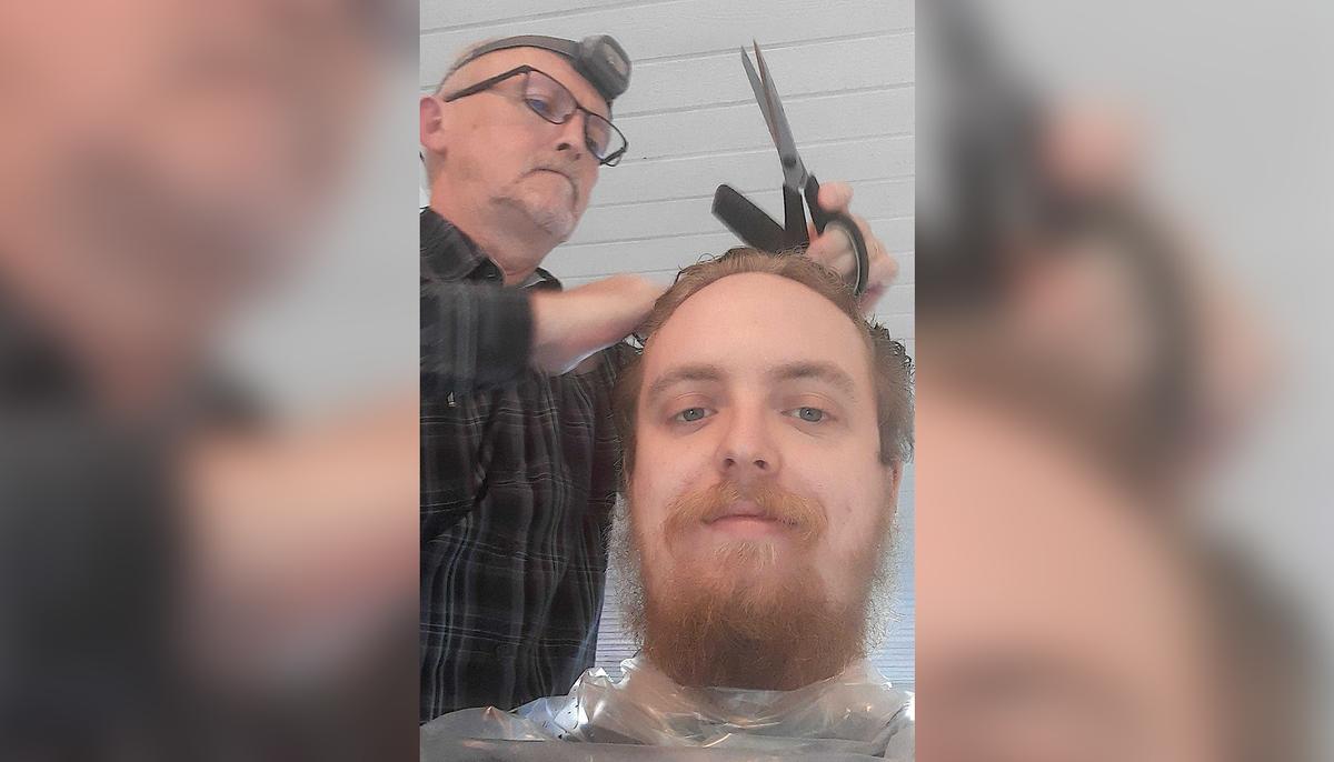 Elderly Father Snips Away Son’s Hair to Learn Hairdressing for Sick Wife