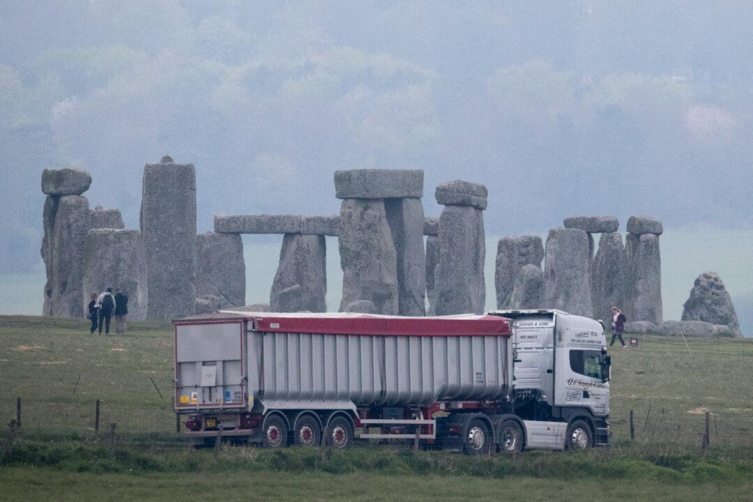 Stonehenge Tunnel Delayed After Campaigners Win Right to Appeal Judicial Review