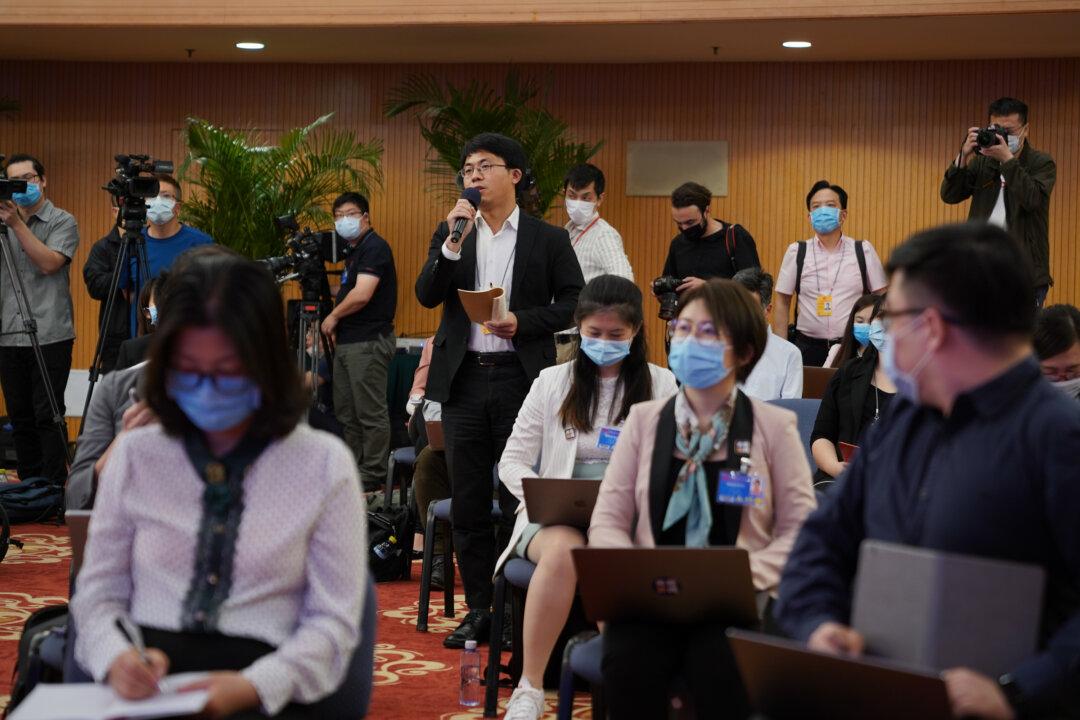 Chinese Regime Mandates Journalists and Monks Study Communist Ideology