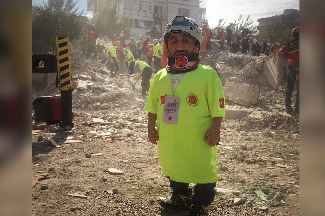 Man With Dwarfism Uses His Small Stature to Rescue Turkey’s Earthquake Victims