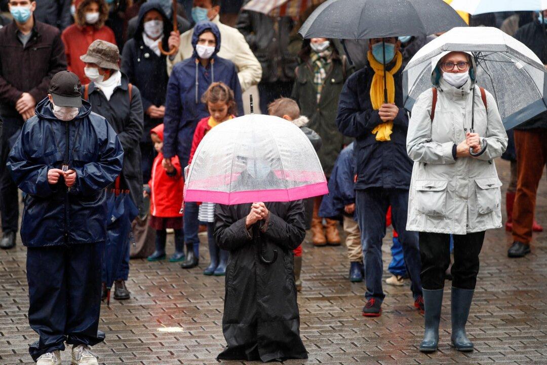 French Catholics Hold Open Air Mass to Protest Against Covid-19 Restrictions