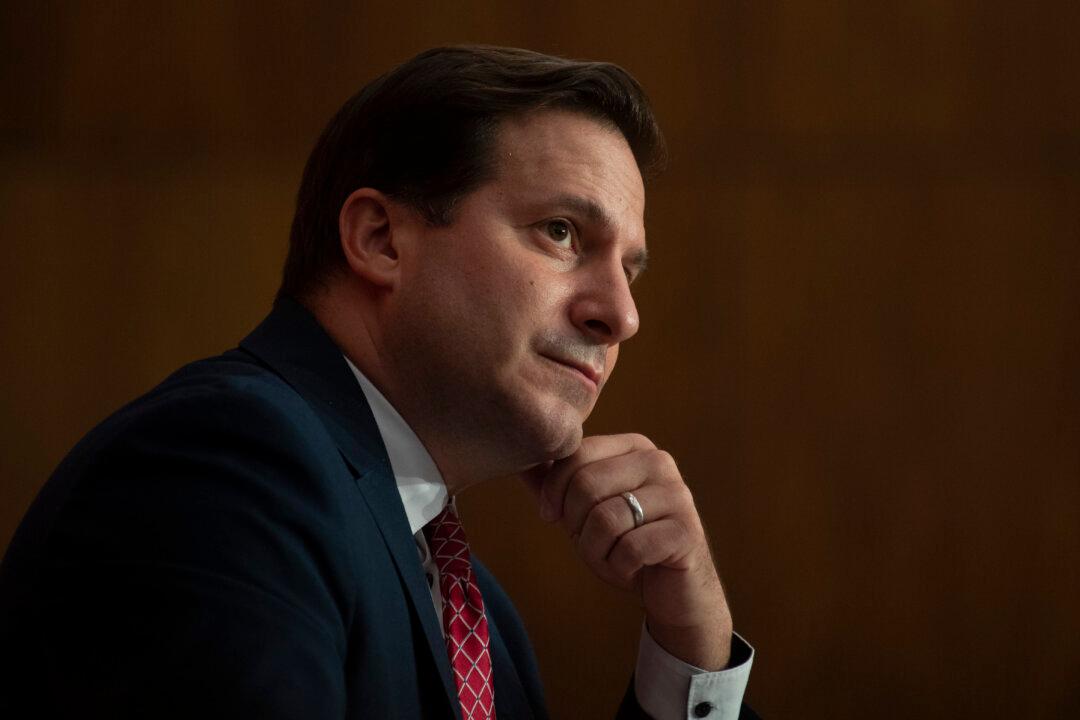 MPs Press Immigration Minister Over Potential Loopholes in New Hong Kong Immigration Program