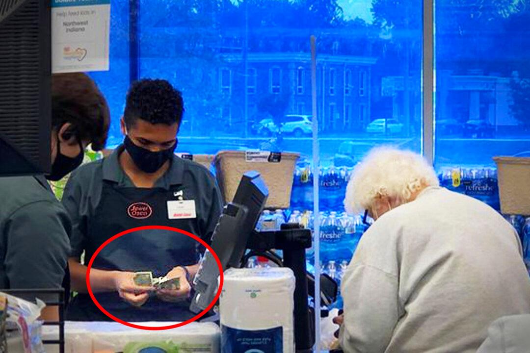 Teen Grocery Bagger Pays out of Own Wallet When Senior Comes Up Short at His Till