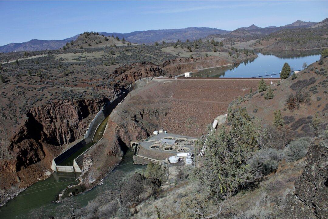 Historic Deal Revives Plan for Largest US Dam Demolition
