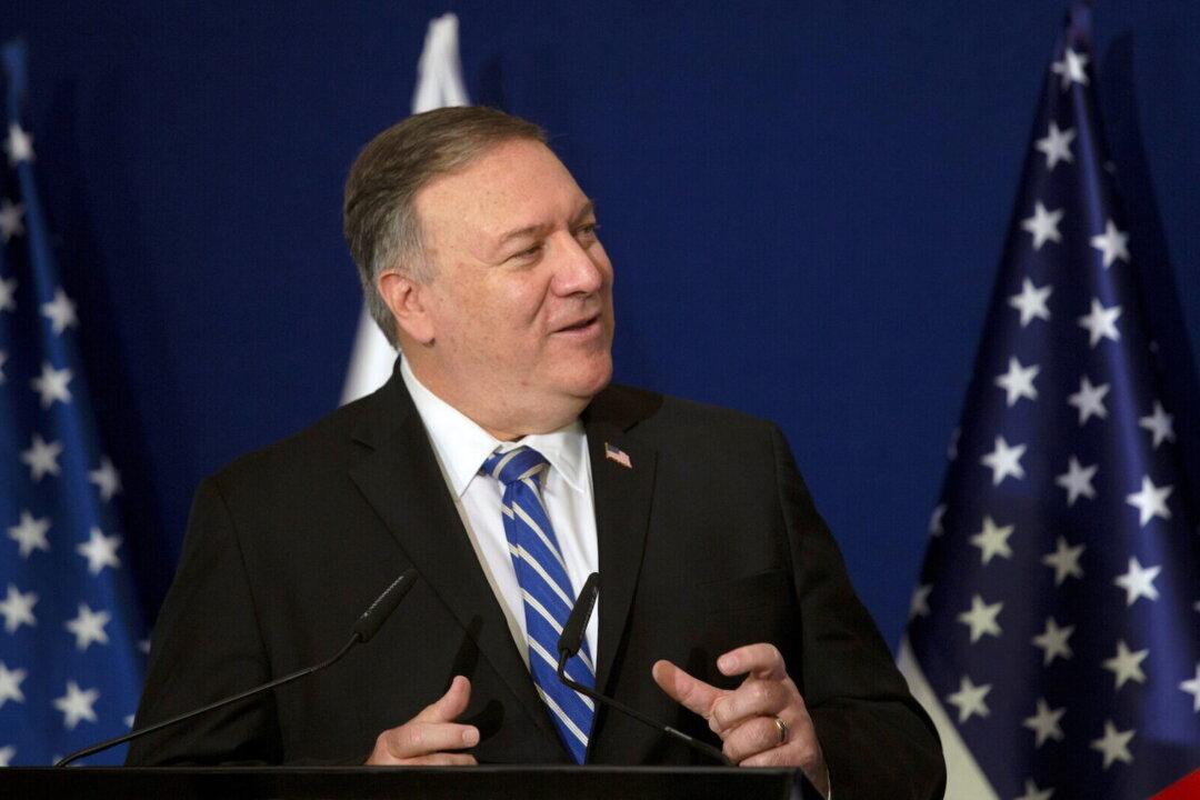 Pompeo Lifts Restrictions on US Contact With Taiwan Officials