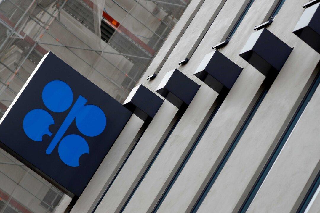 OPEC+ Sees Oil Cut Extension Curbing 2021 Rise in Oil Stocks, Document Shows
