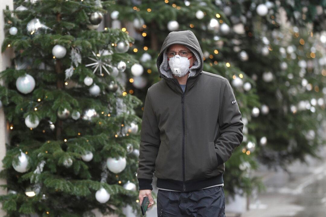 No Intrusion on Families Gathering for Christmas Dinner Says London’s Police Chief