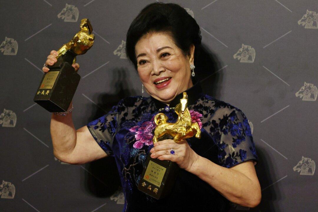 Romantic Comedy, Veteran Actress Win Big at Chinese-Language ‘Oscars’
