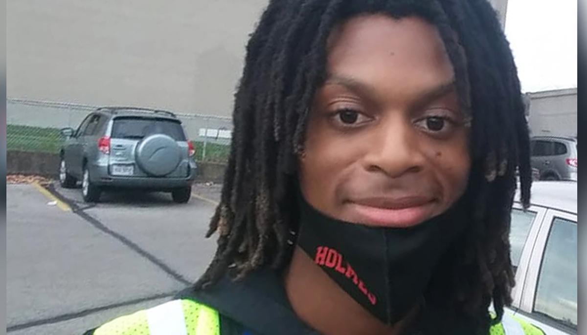 18-Year-Old Kroger Worker Reaches to His Own Pocket to Help Elderly Man Pay for Groceries