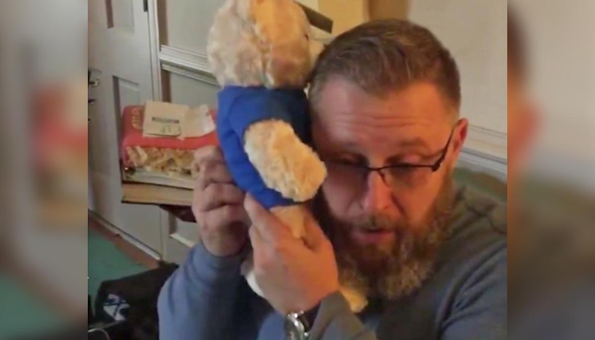 Dad Hears Late Son’s Heartbeat in Teddy Bear, Gift From Transplant Recipient
