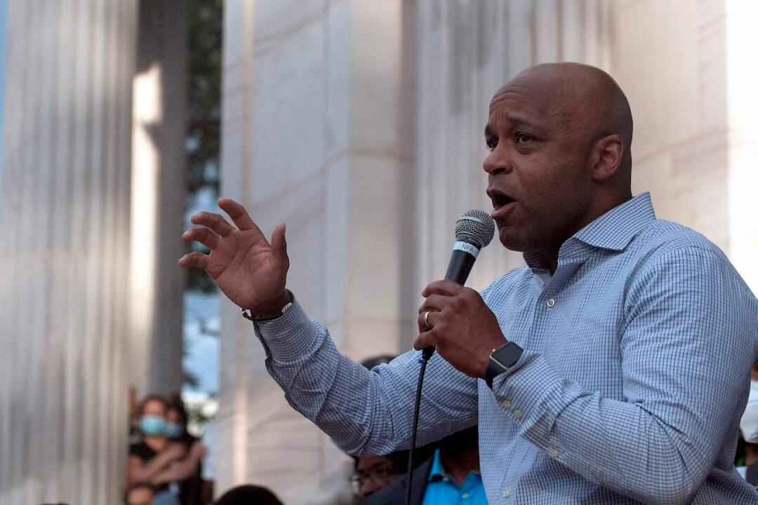 Denver Mayor Apologizes for Flying After Urging People to Avoid Travel for Thanksgiving